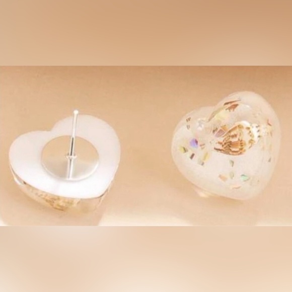 “My Heart is the Ocean” Mini Conch Triton Murex Shell Abalone Flake Mermaid Stud - Picture 6 of 6